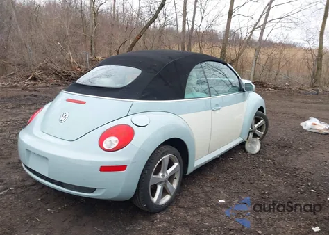 2010 Volkswagen New Beetle 2.5L Final Edition z USA, uszkodzony, nr VIN 3VWRW3AL0AM011141